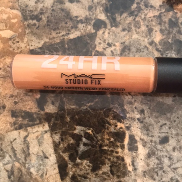 Mac 24-Hour Studio Fix Smooth Wear Concealer NC48 - Picture 2 of 5